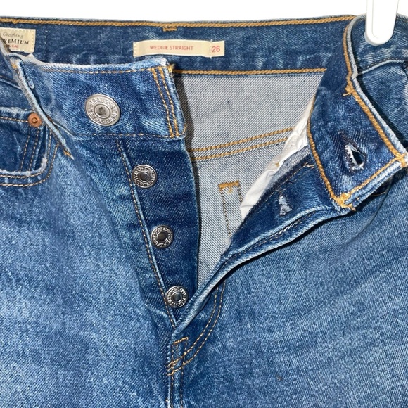 Levi's Wedgie Straight Oxnard Drive Distressed High Rise Jeans Sz 26 × 28 EUC - Picture 6 of 16